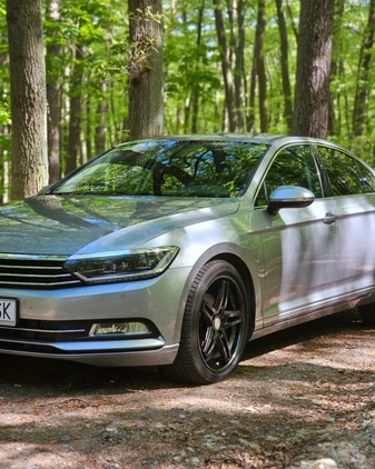 Volkswagen Passat cena 50000 przebieg: 249000, rok produkcji 2017 z Szczecin małe 277